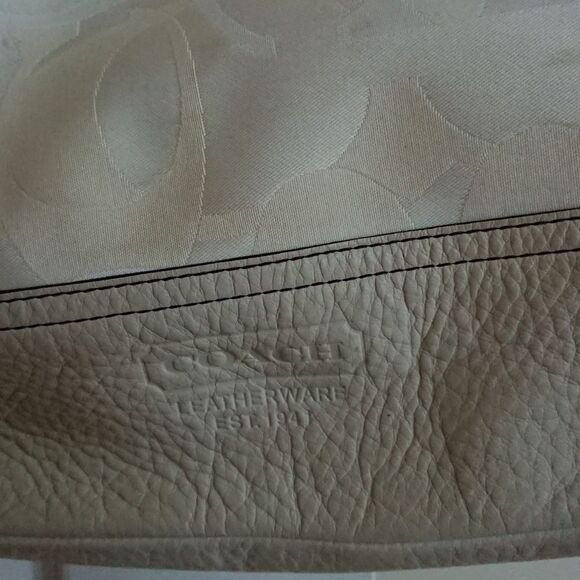 Coach logo cream/beige canvas and leather shoulder bag - Picture 4 of 15